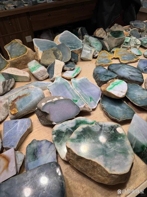 赌石直播间骗局_翡翠原石_直播间赌石套路