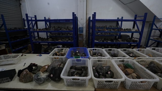 翡翠原石_赌石直播间骗局_直播间赌石套路