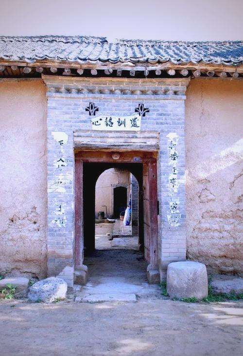关中平原门楼演变_陕西农村大门变迁_门楼老匾额