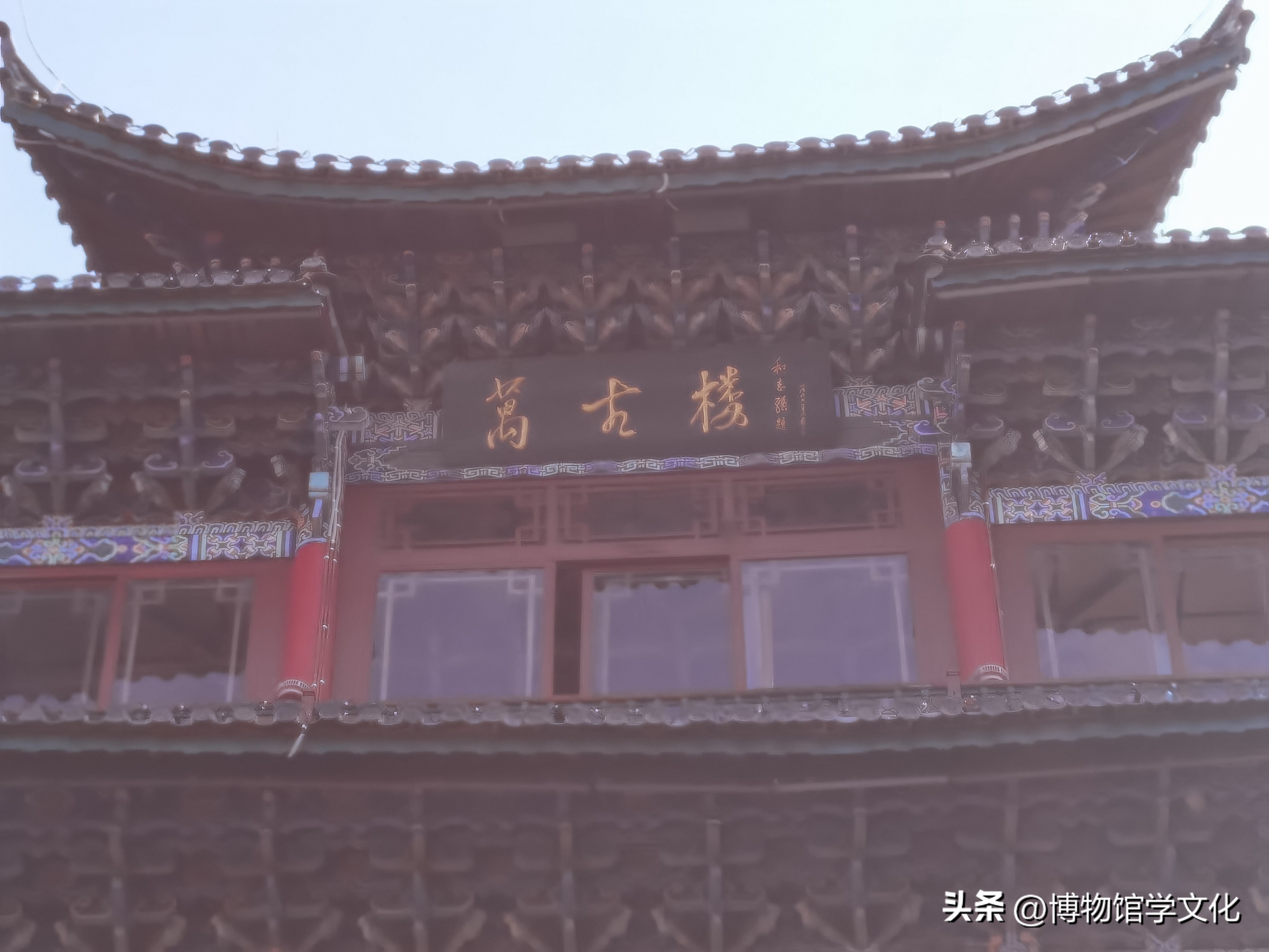 云南剑川木雕的特点_丽江木府三清殿九龙木雕屏风_万古楼大厅九龙木雕屏风