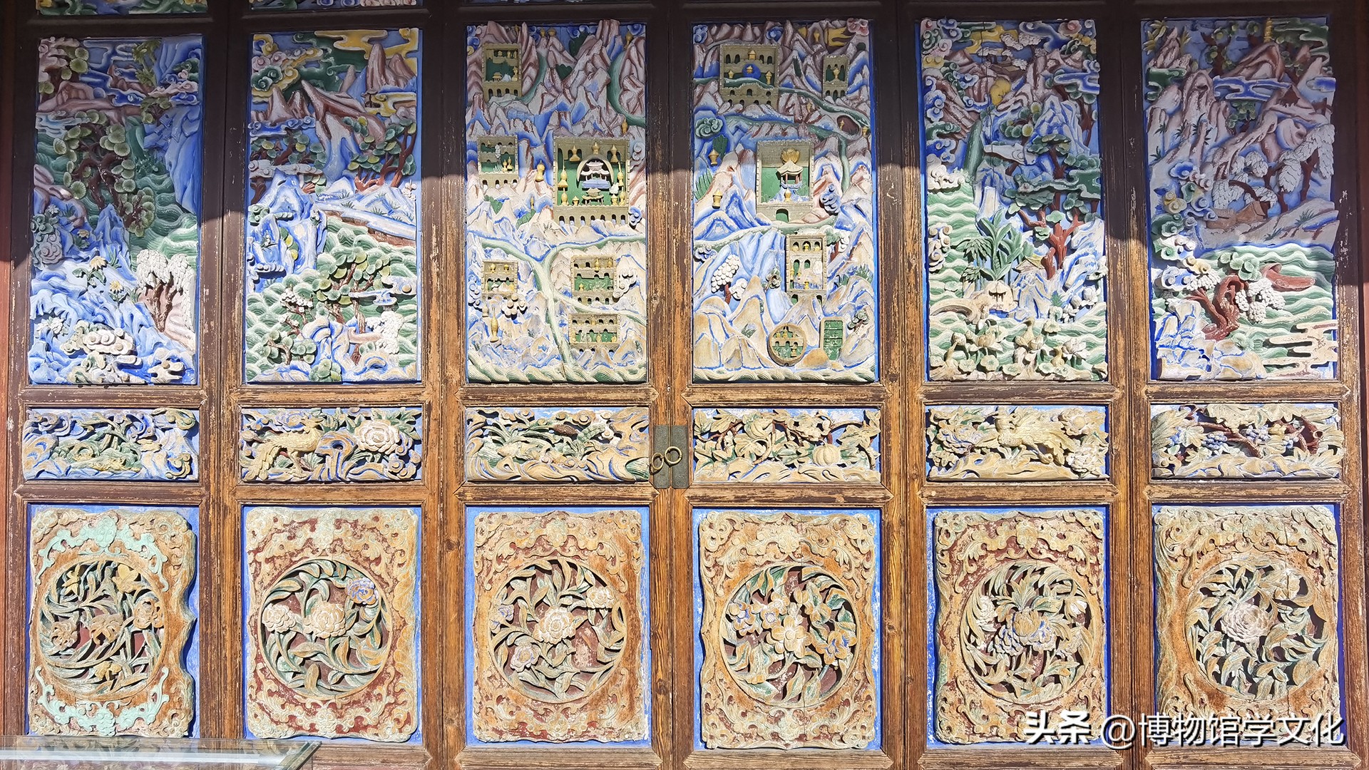 丽江木府三清殿九龙木雕屏风_万古楼大厅九龙木雕屏风_云南剑川木雕的特点