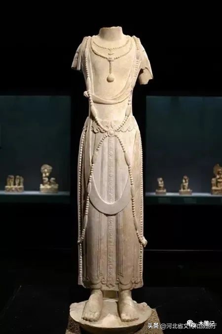 北齐佛像风格特点_北齐雕塑艺术_雕刻菩萨图案大全