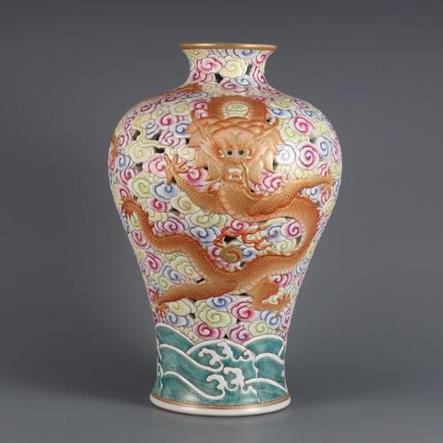 清粉彩浮雕龙纹花瓶_清朝瓷器艺术_浮雕花瓶图片大全