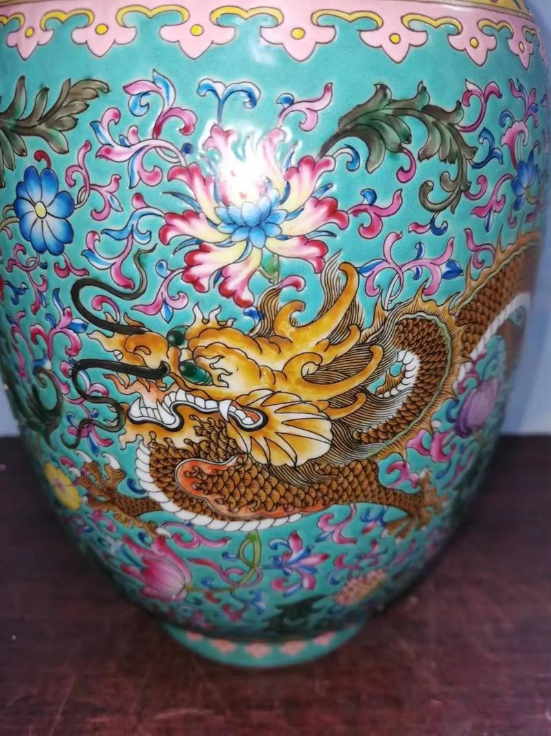 清粉彩浮雕龙纹花瓶_浮雕花瓶图片大全_清朝瓷器艺术