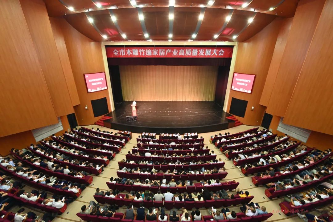 中国木雕面临的问题_传承千年的老手艺如何火起来_东阳木雕竹编家居产业高质量发展大会