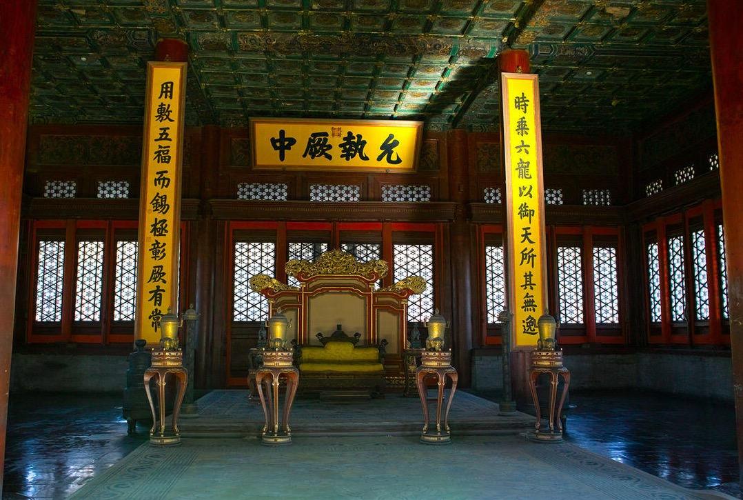 四堂牌坊匾额书法赏析_匾额书法传统礼仪文化_大殿匾额