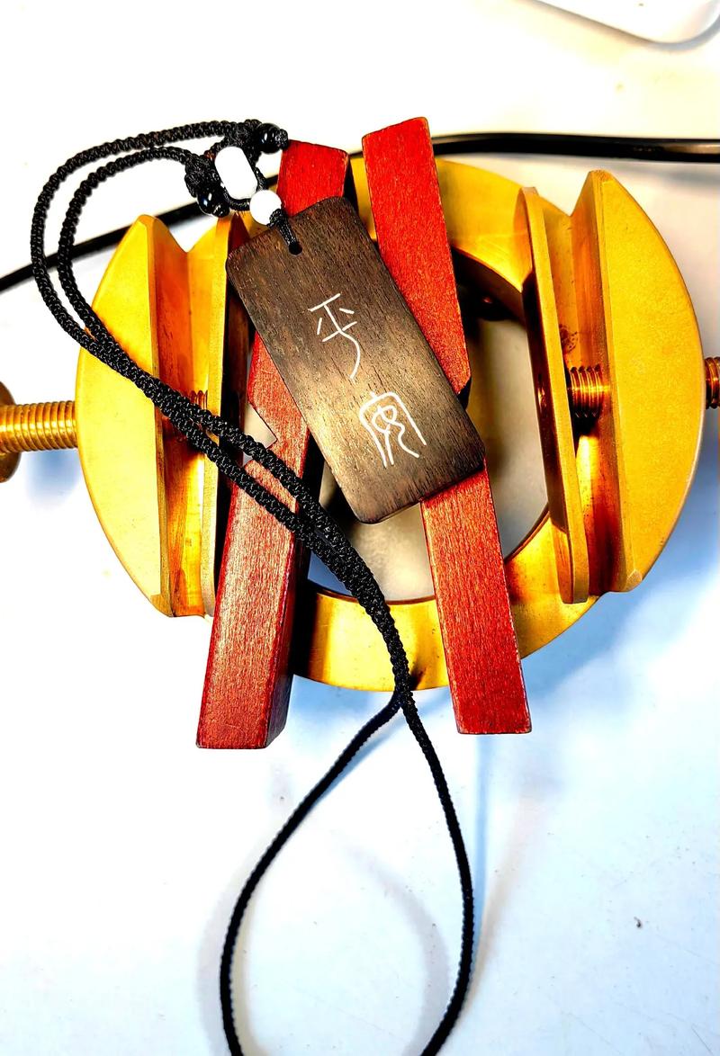 手工制作小叶紫檀镶银丝平安牌教程_镶银木牌_小叶紫檀镶银丝平安牌制作过程