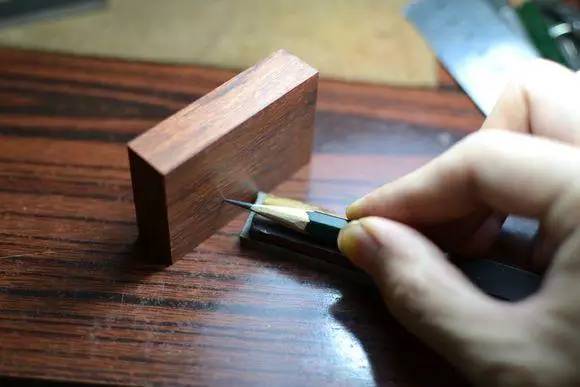 手工制作小叶紫檀镶银丝平安牌教程_镶银木牌_小叶紫檀镶银丝平安牌制作过程