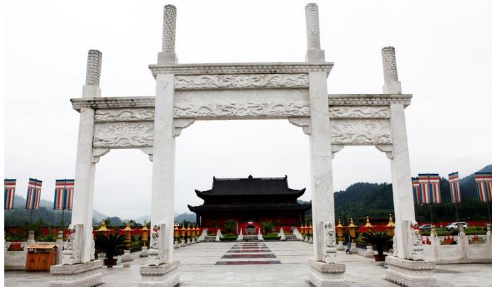 牌楼的历史起源_牌楼与牌坊的区别_木牌坊图