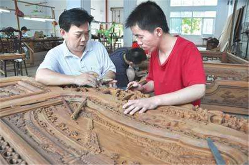 木雕工艺品制作流程_木雕花工艺制作流程_木雕花图片欣赏