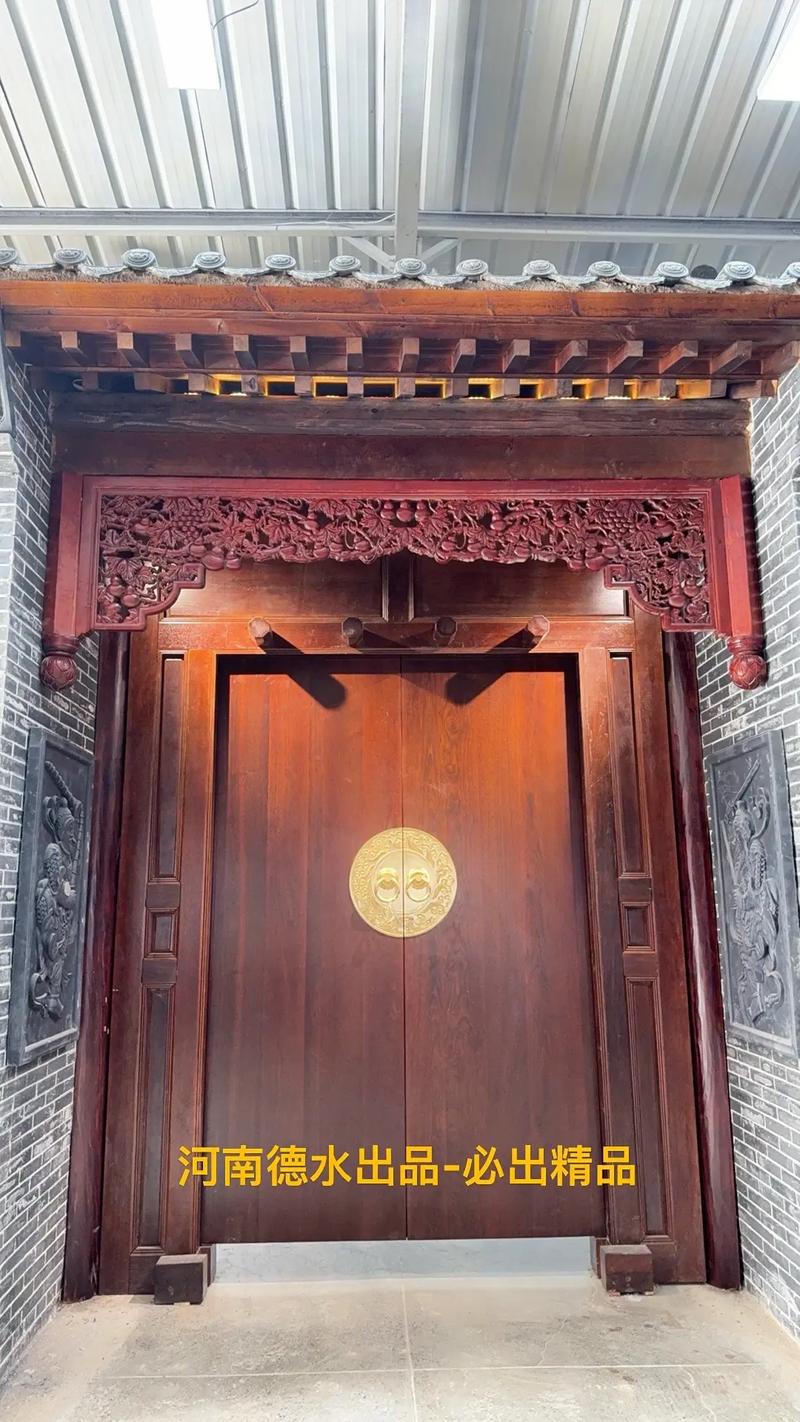 住宅大门牌匾图片_立标木艺厂家_仿古大门定制