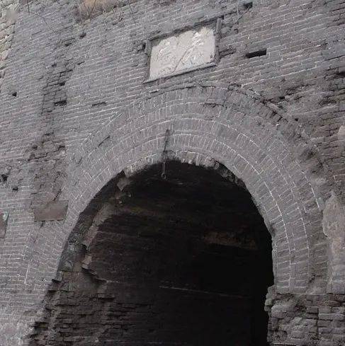 太原古县城城门匾额历史文化_太原古县城四门匾额解读_古代城门上的匾额