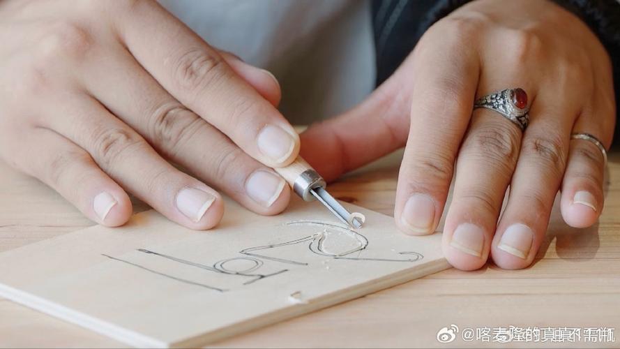 真人写生头像雕塑_圆雕技法头像雕塑_雕刻入门教学