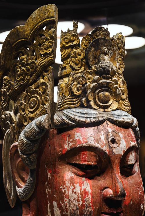 中国工艺美术大师郑春辉清明上河图木雕_木雕工艺品_中国国家博物馆彩绘木雕观音菩萨坐像