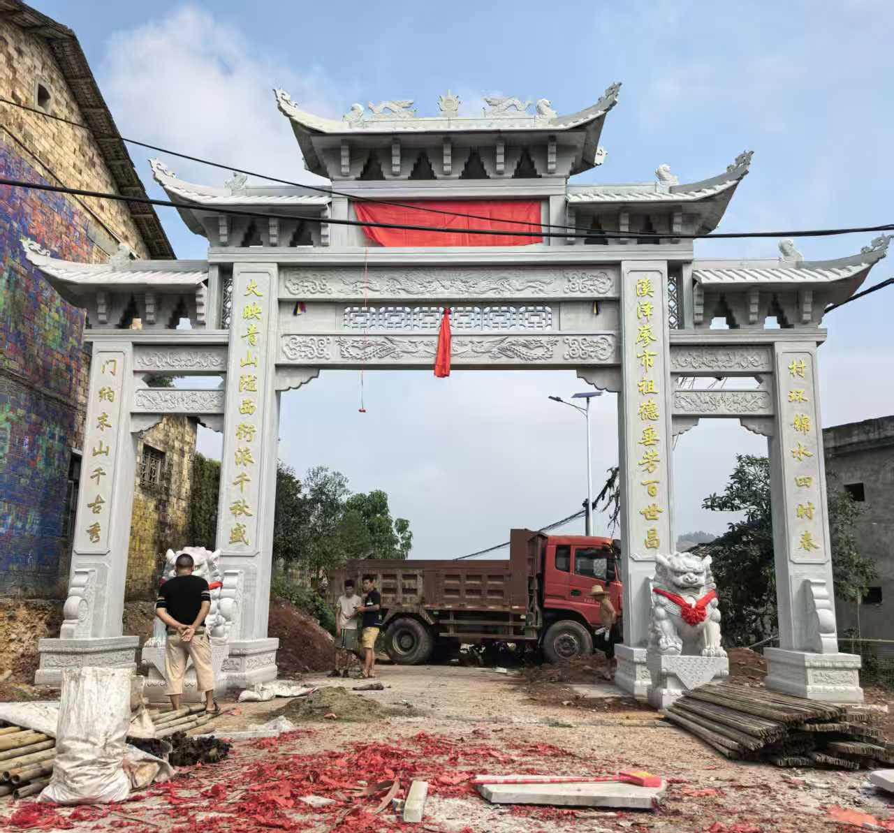 石牌坊制作供应商靠谱考察_户外石牌坊厂家产品耐用性_木牌匾价格