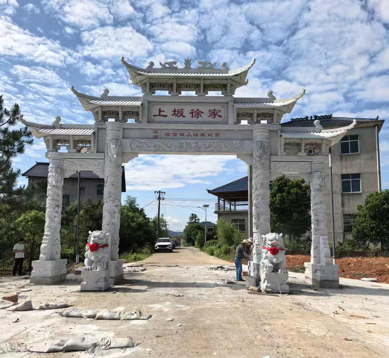 山东定制石牌坊_木牌匾价格_匾额文字定制厂家