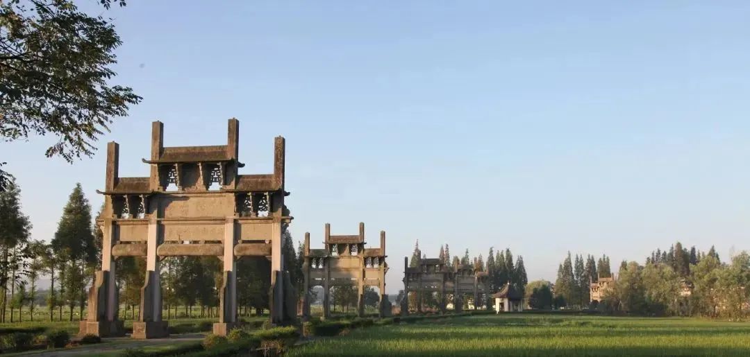 云居寺牌楼历史沿革_云居寺牌楼建筑特色_木雕牌匾图片大全